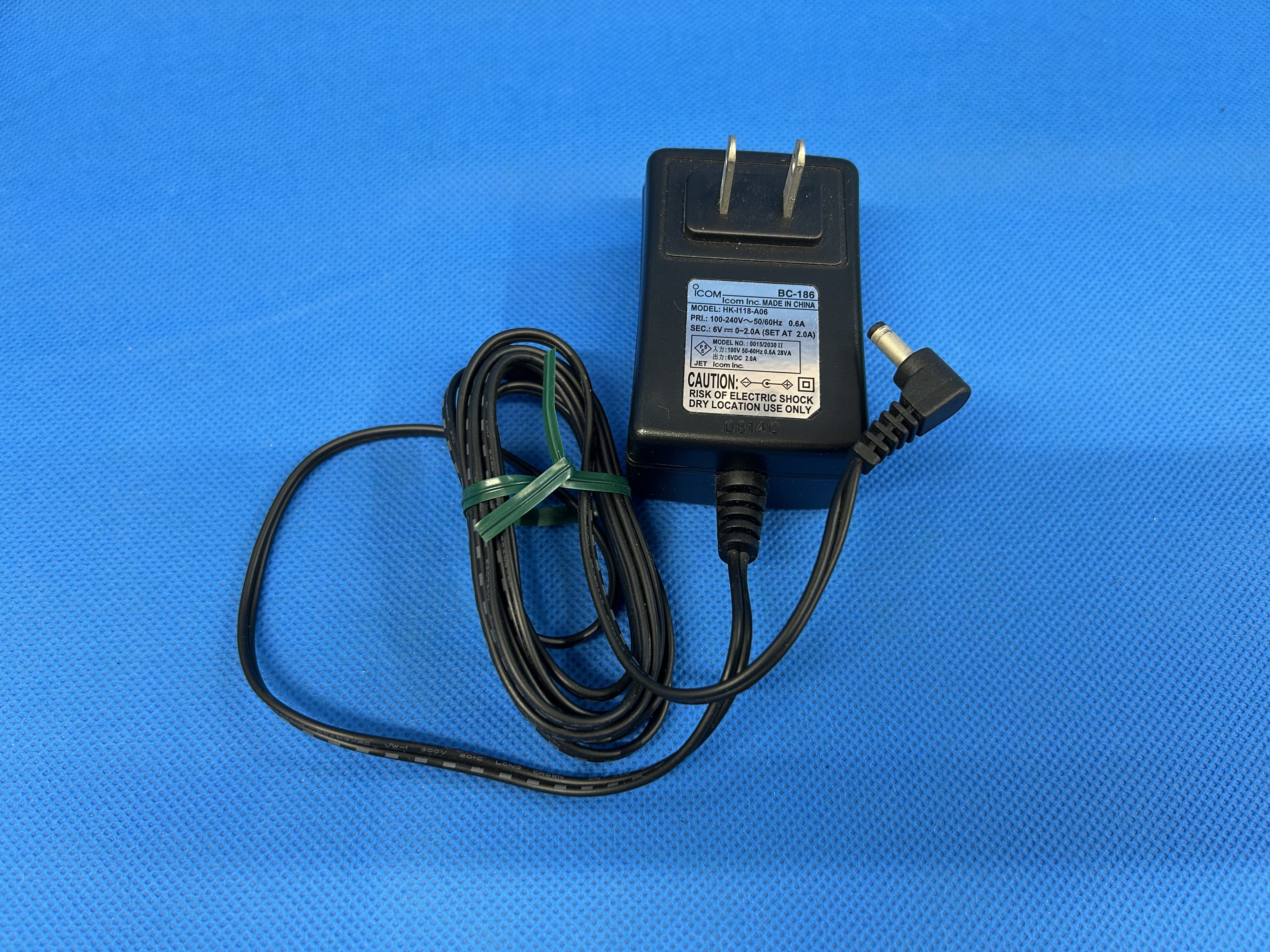 アイコム　特定小電力トランシーバー用２口充電器（BC-200)ｘ4台とACアダプターセット　中古品
